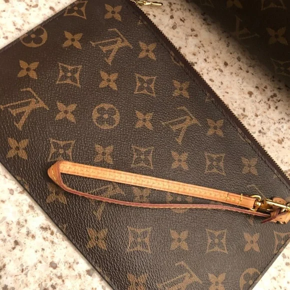 LV Neverfull Pochette in MonoGram - Picture 1 of 5